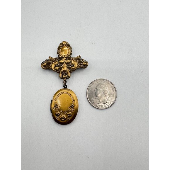 Romantic Vintage Locket Brooch Antiqued Gold Tone Floral Etched Oval Locket-Keep - Picture 6 of 6